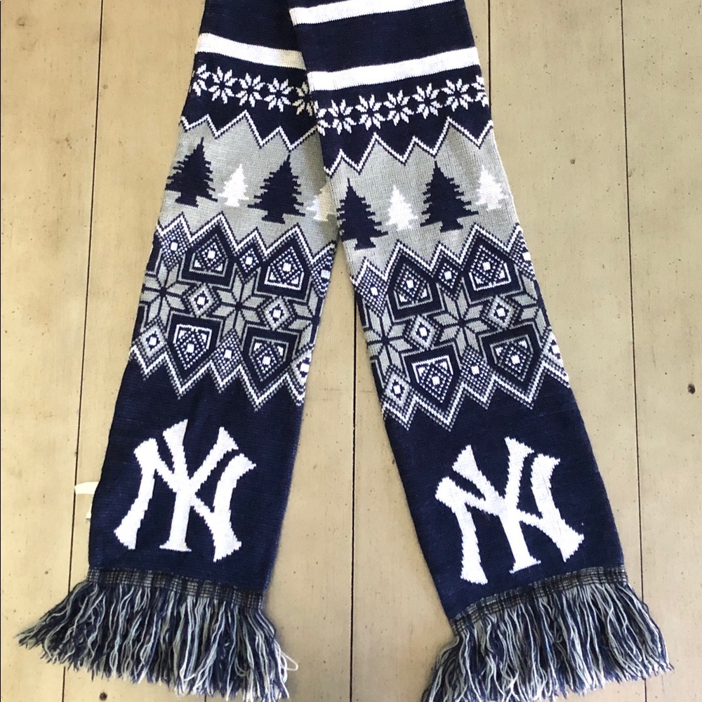 New York Yankees Winter Scarf